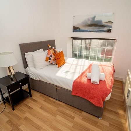 Cozy And Modern 2-Bed Apartment Swansea Exterior foto