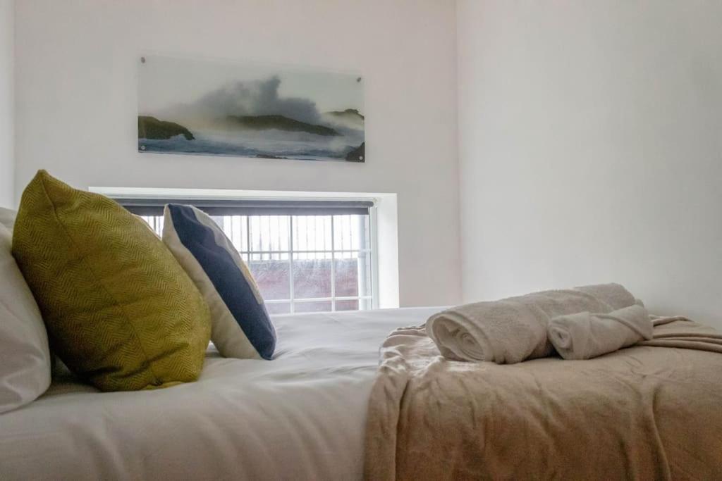 Cozy And Modern 2-Bed Apartment Swansea Exterior foto