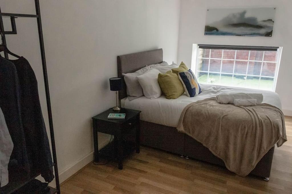 Cozy And Modern 2-Bed Apartment Swansea Exterior foto